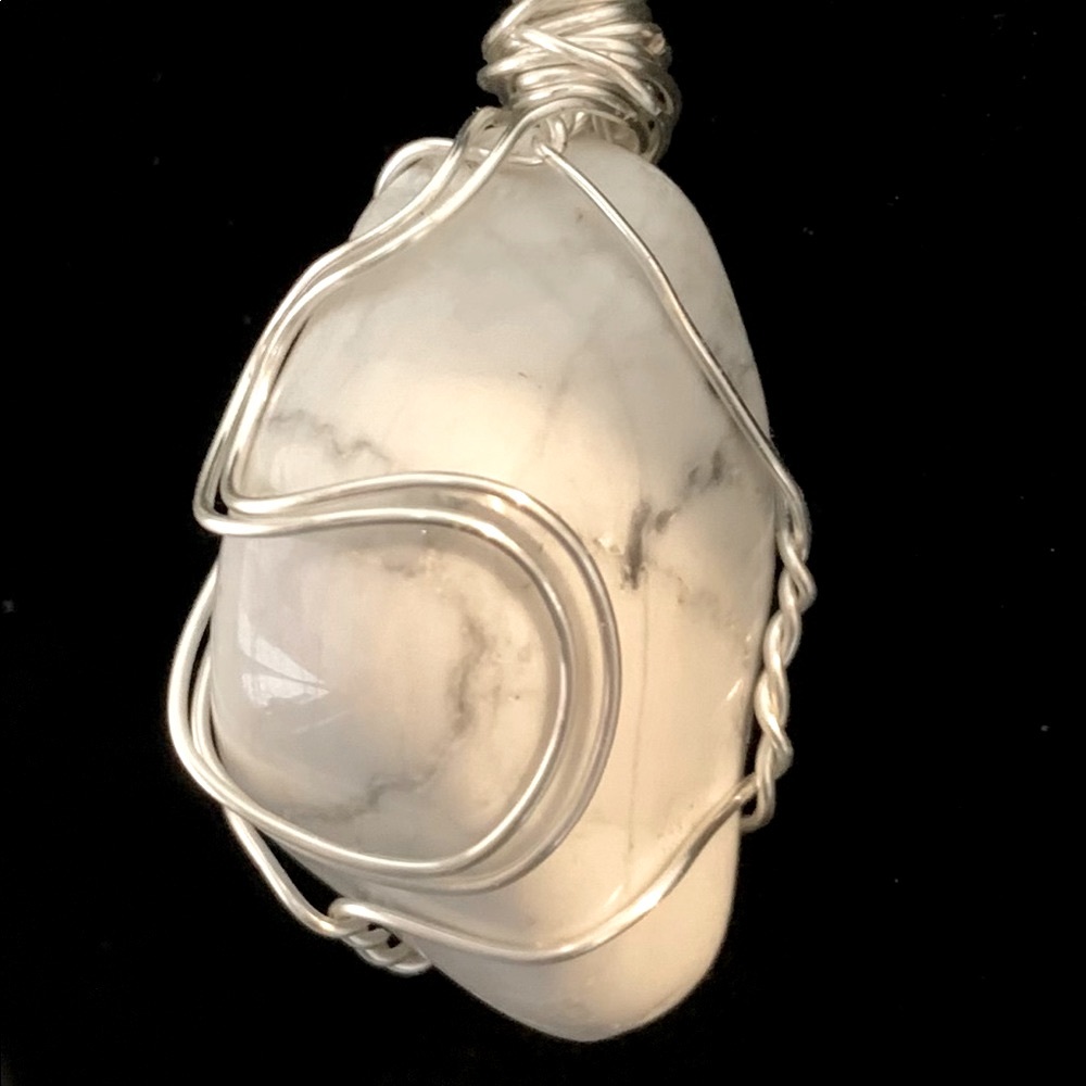 Beautifully Handcrafted Howlite Pendant - Picture 2 of 2
